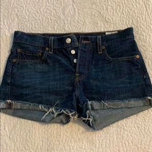Button fly Levi’s jean shorts